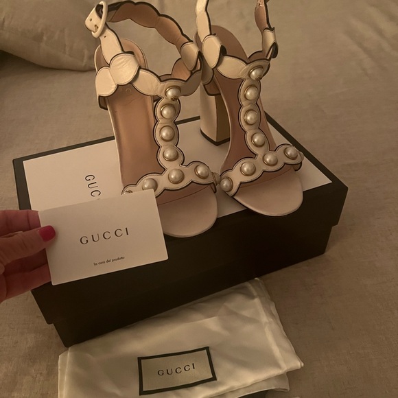 Beige chunky heel Gucci Sandals size 37. In very good condition. Authentic - Picture 1 of 6